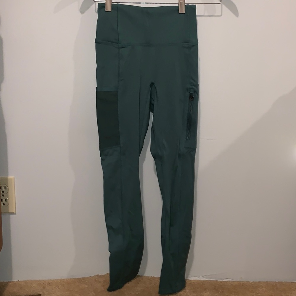 Green Fabletics Leggings